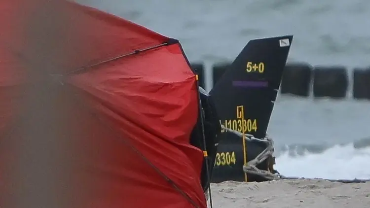 Wojskowy dron na plaży w Rusinowie