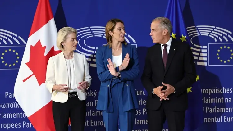 Ursula von der Leyen, Roberta Metsola i Mark Carney