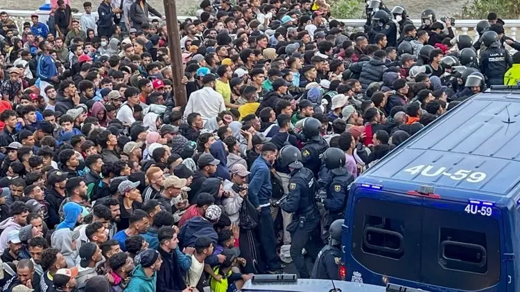 Ceuta imigranci i policja
