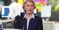 Ursula von der Leyen przemawia do mikrofonu
