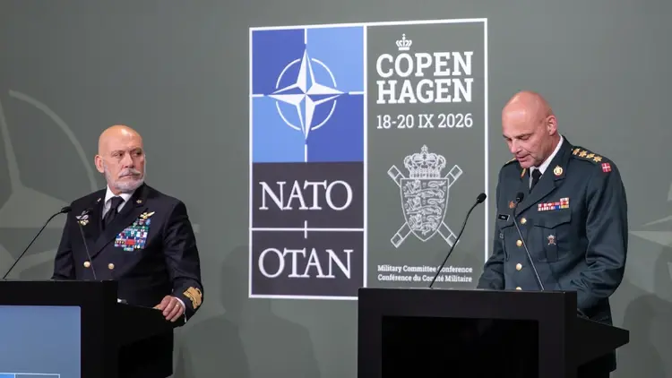 Adm. Giuseppe Cavo Dragone i gen. Michael Wiggers Hyldgaard
