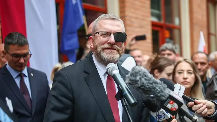 Rośnie poparcie dla partii Grzegorza Brauna