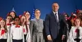 Marta i Karol Nawroccy, w tle dzieci