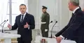 Prezydent Polski Karol Nawrocki przemawia do mikrofonu. W tle prezydent Litwy