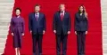 Xi Jinping i Donald Trump z małżonkami stoją na czerwonym dywanie