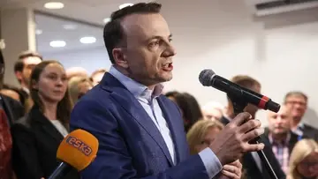 Łukasz Gibała podczas wieczoru wyborczego w swoim sztabie w Krakowie