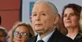 Jarosław Kaczyński, w tle ludzie