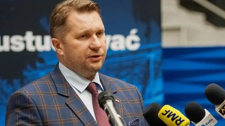 Przemysław Czarnek odpowiada na pytania dziennikarzy