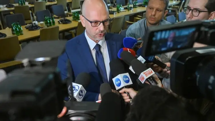 Maciej Berek przed dziennikarzami