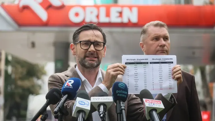Daniel Obajtek i Przemysław Czarnek na stacji Orlen