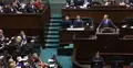Donald Tusk przemawia z mównicy sejmowej
