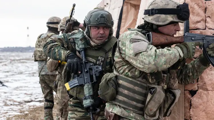 Żołnierze NATO podczas manewrów