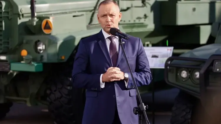 Karol Nawrocki na targach zbrojeniowych