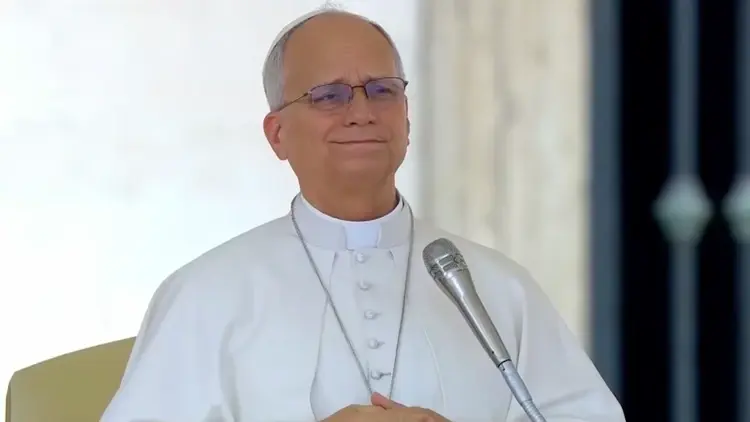 papież w czasie audiencji generalnej